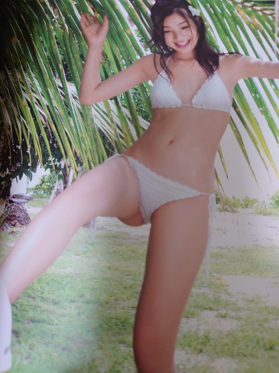 足立梨花 1st写真集 リカ1 オマケ付き(切り抜き15ページ) : リカ1 足立